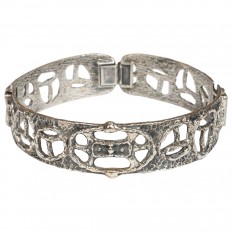 White metal decorative collar necklace